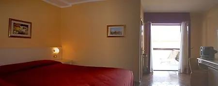 Aparthotel Miralago & 3*