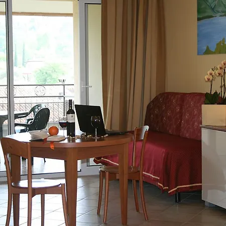 Aparthotel Miralago & 3*