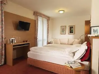 Miralago & 3* マネルバ・デル・ガルダ