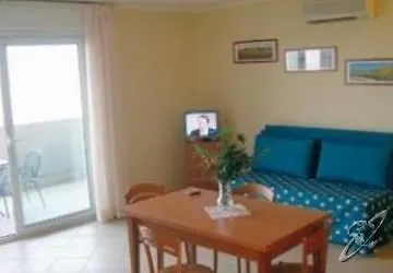 Aparthotel Miralago & 3*