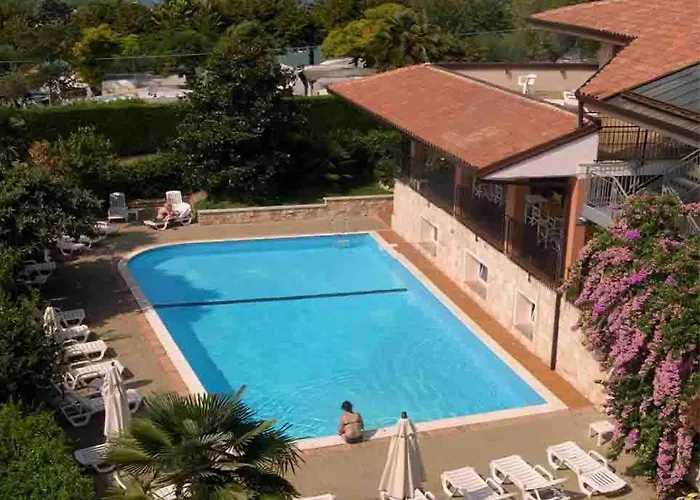 Aparthotel Miralago & 3*
