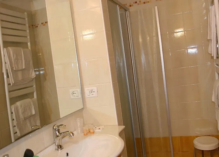 Aparthotel Miralago & 3*