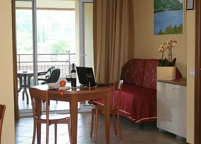 Aparthotel Miralago & 3*
