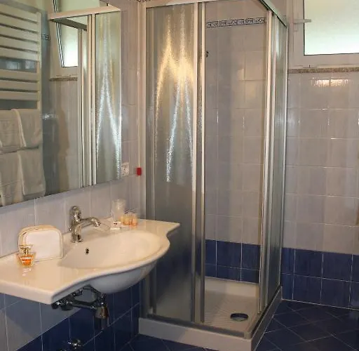 Miralago & Aparthotel 3*