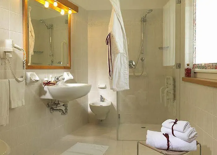 Aparthotel Miralago & 3*